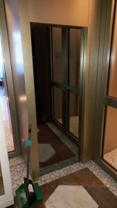 Установка витринных стекол