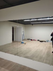 Зеркало настенное с фацетом